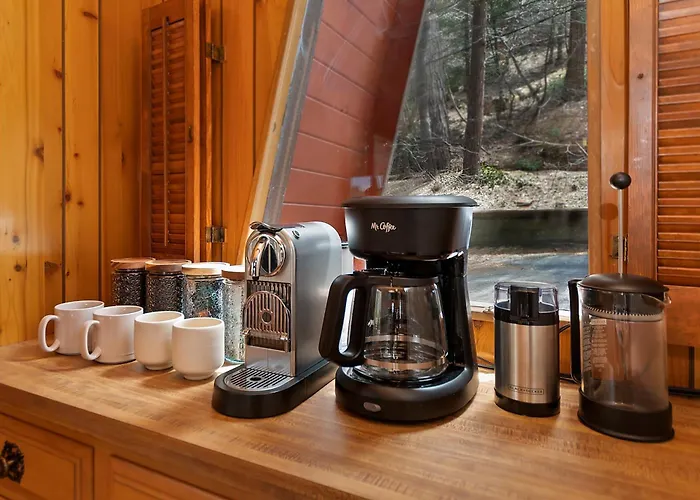 Pet & Kid Friendly Cozy Cabin, Bbq, Firepit, Outdoor Dining, Forest Views