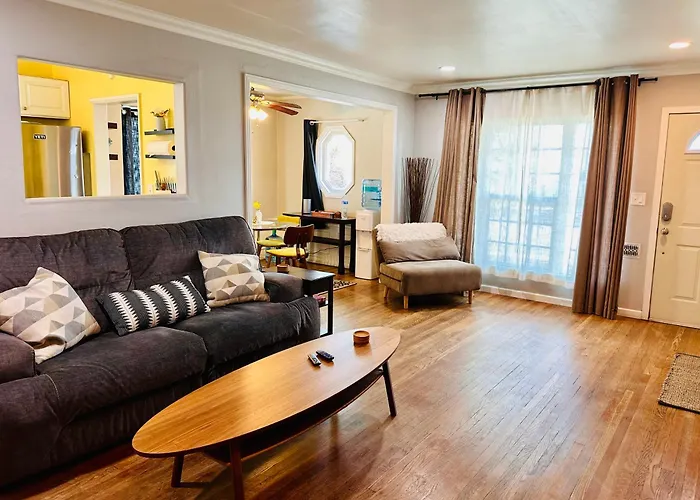 Los Angeles Home Located In Beautiful Pasadena