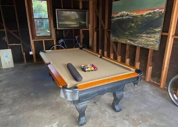 Large Fenced Yard, Pool Table, Disney Central