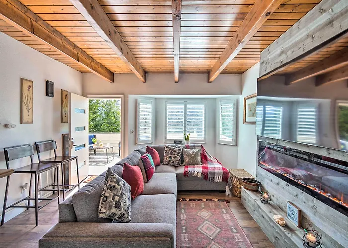 Crestline Cabin W/ Deck: 1 Mi To Lake Gregory